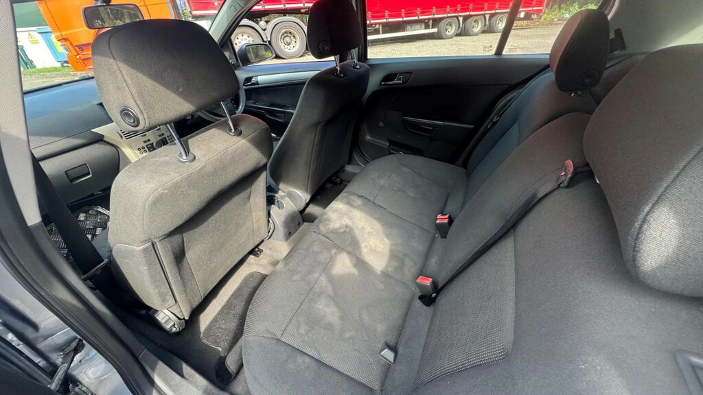 Vauxhall Astra Hatchback Silver #10