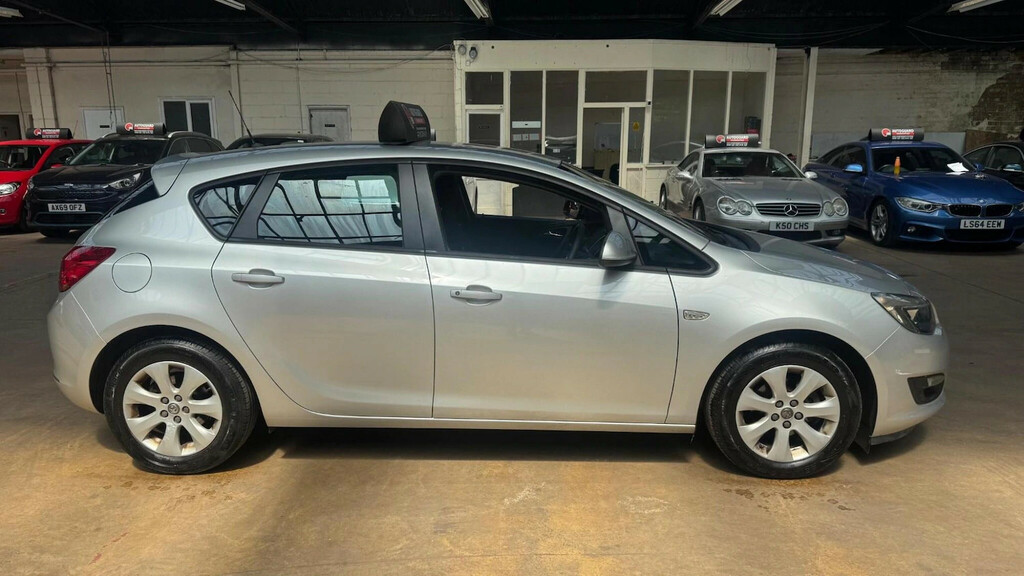 Vauxhall Astra 1.6 Sri 113 Bhp White #2