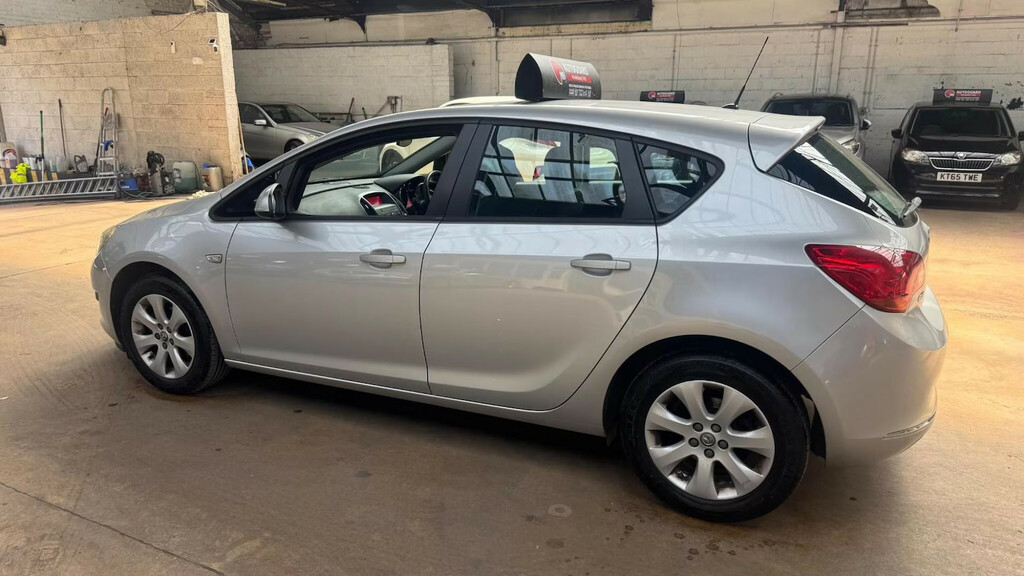 Vauxhall Astra 1.6 Sri 113 Bhp White #3