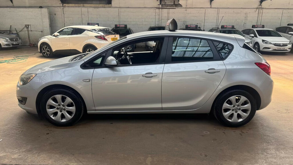 Vauxhall Astra 1.6 Sri 113 Bhp White #6