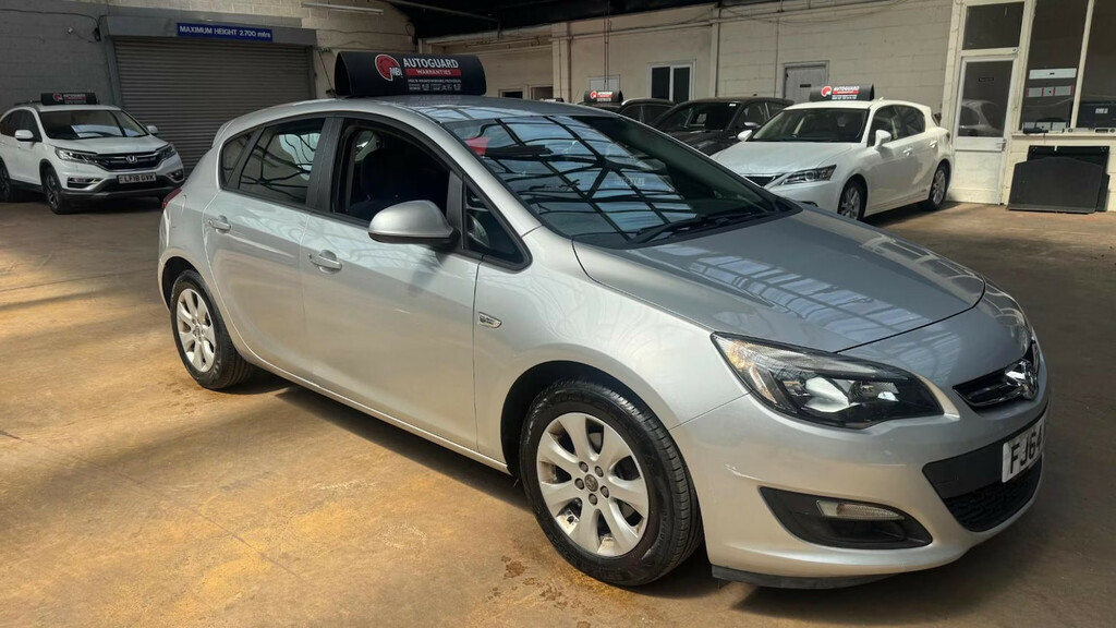 Vauxhall Astra 1.6 Sri 113 Bhp White #1