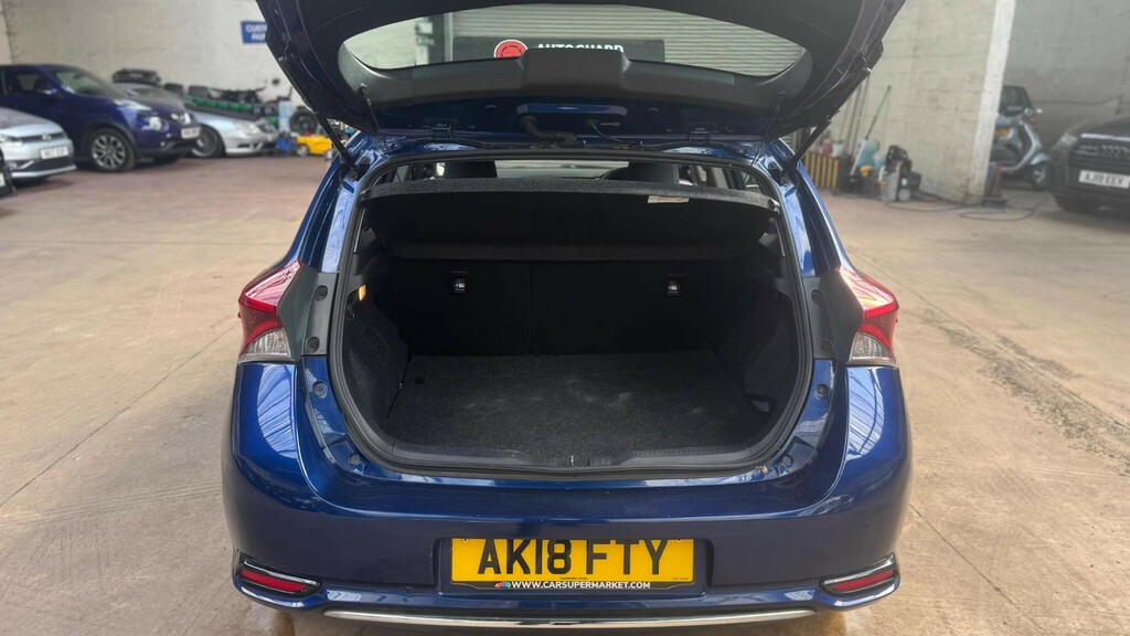 Toyota Auris Hatchback 1.2T Design Tss Nav Red #9