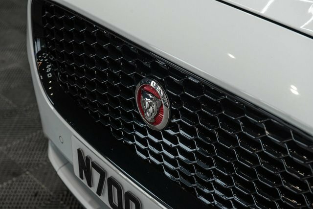Jaguar E-Pace 2.0D 180 Chequered Flag Edition 2020 Red #16