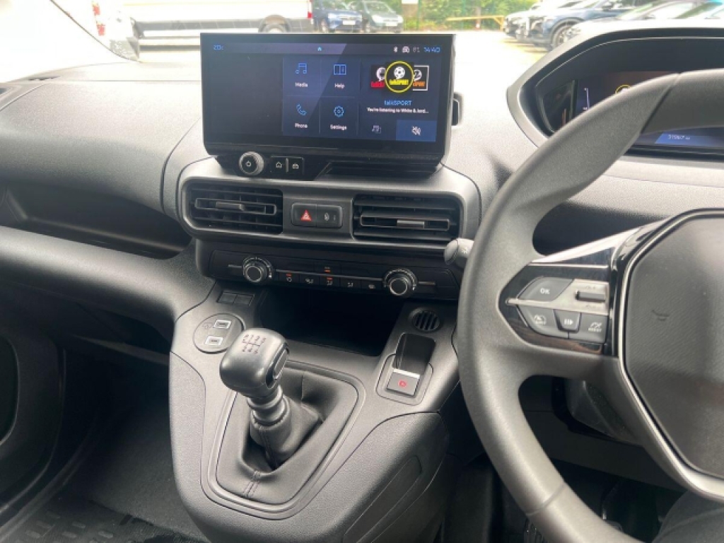 Peugeot Partner Professional Premium White #20