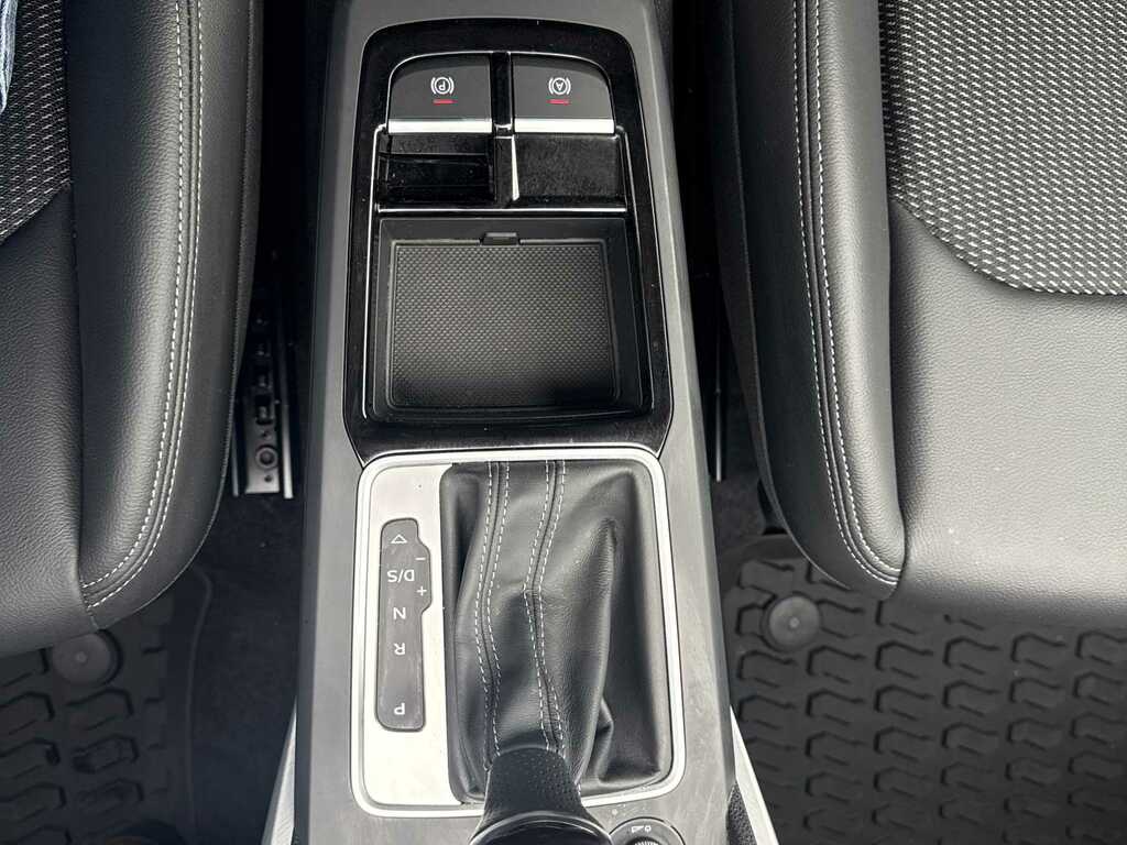 Audi Q2 35 Tfsi Black Edition S Tronic Tech Black #27