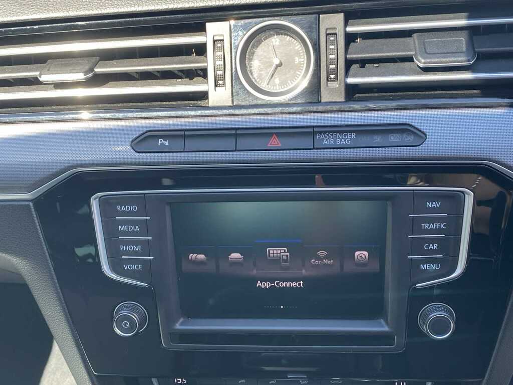 Volkswagen Passat 2.0 Gt Tdi Bluemotion Technology Dsg 148 Bhp Grey #25