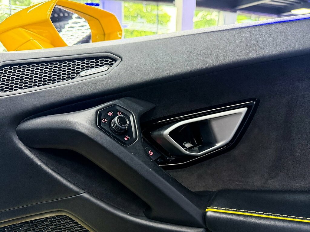 Lamborghini Huracan Tecnica #30