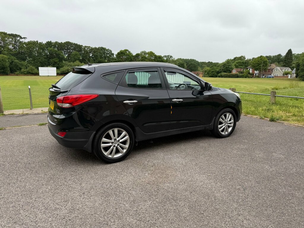 Hyundai Ix35 Premium Crdi 4Wd 5-Door Black #3