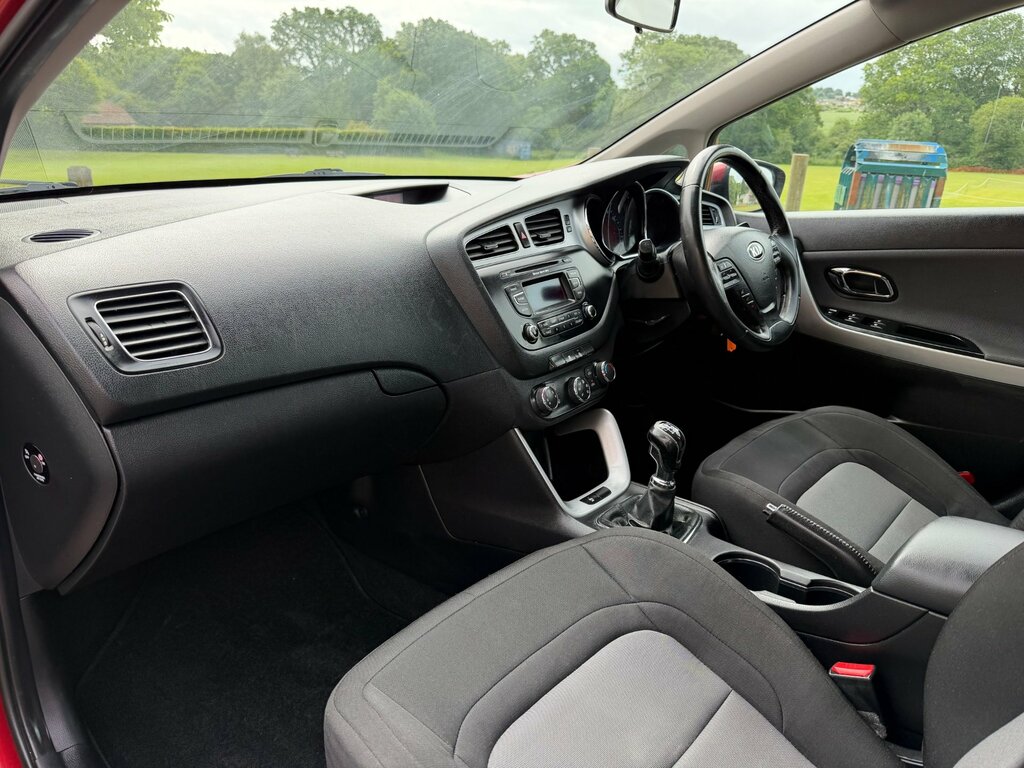 Kia Ceed 2 Ecodynamics Crdi 5-Door LG63OFZ Red #4