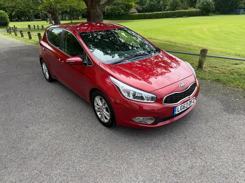 Kia Ceed 2 Ecodynamics Crdi 5-Door Red