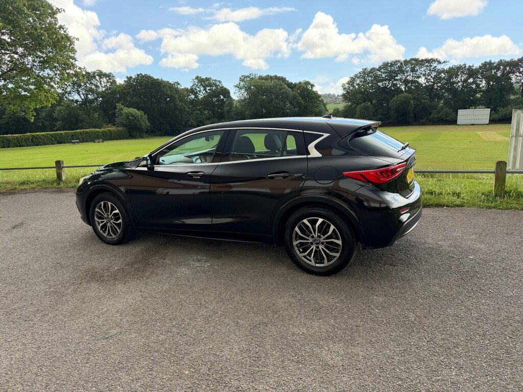 Infiniti Q30 1.5D Se Hatchback Euro 6 Ss Black #5