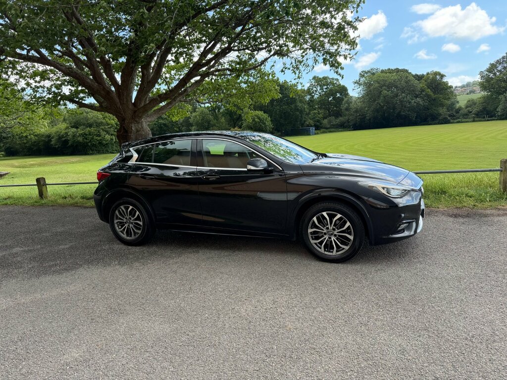 Infiniti Q30 1.5D Se Hatchback Euro 6 Ss Black #2