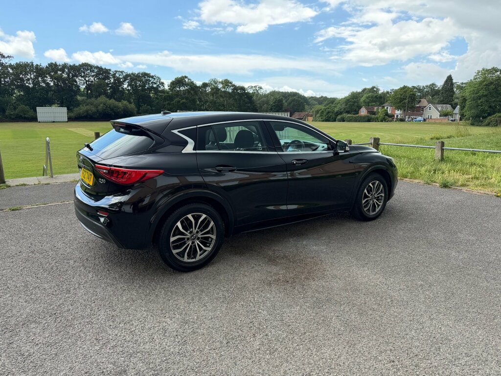 Infiniti Q30 1.5D Se Hatchback Euro 6 Ss Black #3