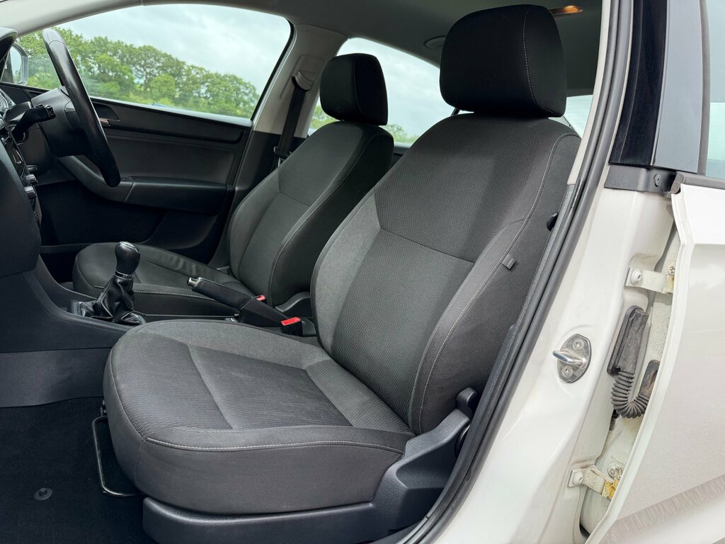 Skoda Rapid 1.4 Elegance Tsi Dsg 121 Bhp Red #8