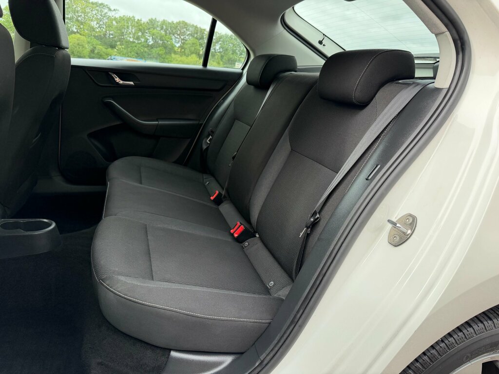 Skoda Rapid 1.4 Elegance Tsi Dsg 121 Bhp Red #9
