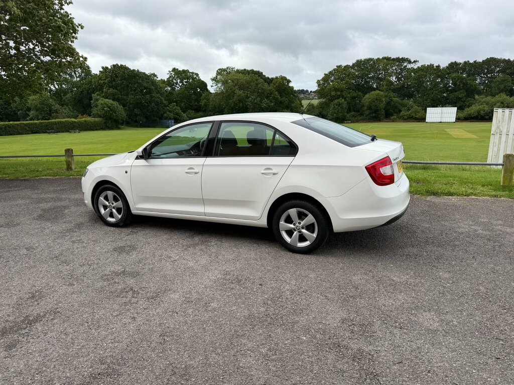 Skoda Rapid 1.2 Tsi Se Hatchback Euro 5 105 White #4