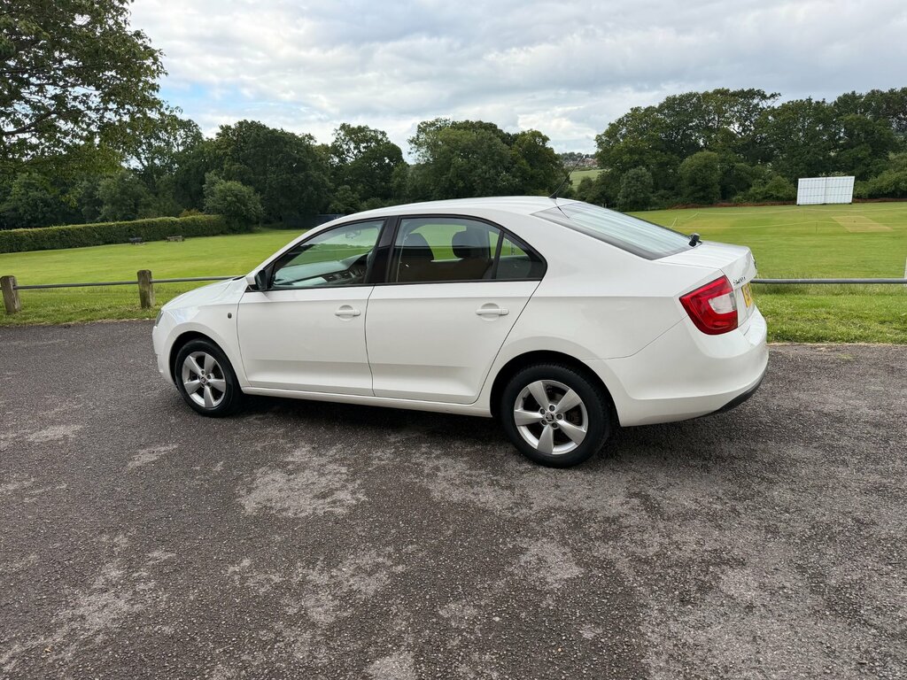 Skoda Rapid 1.2 Tsi Se Hatchback Euro 5 105 White #5