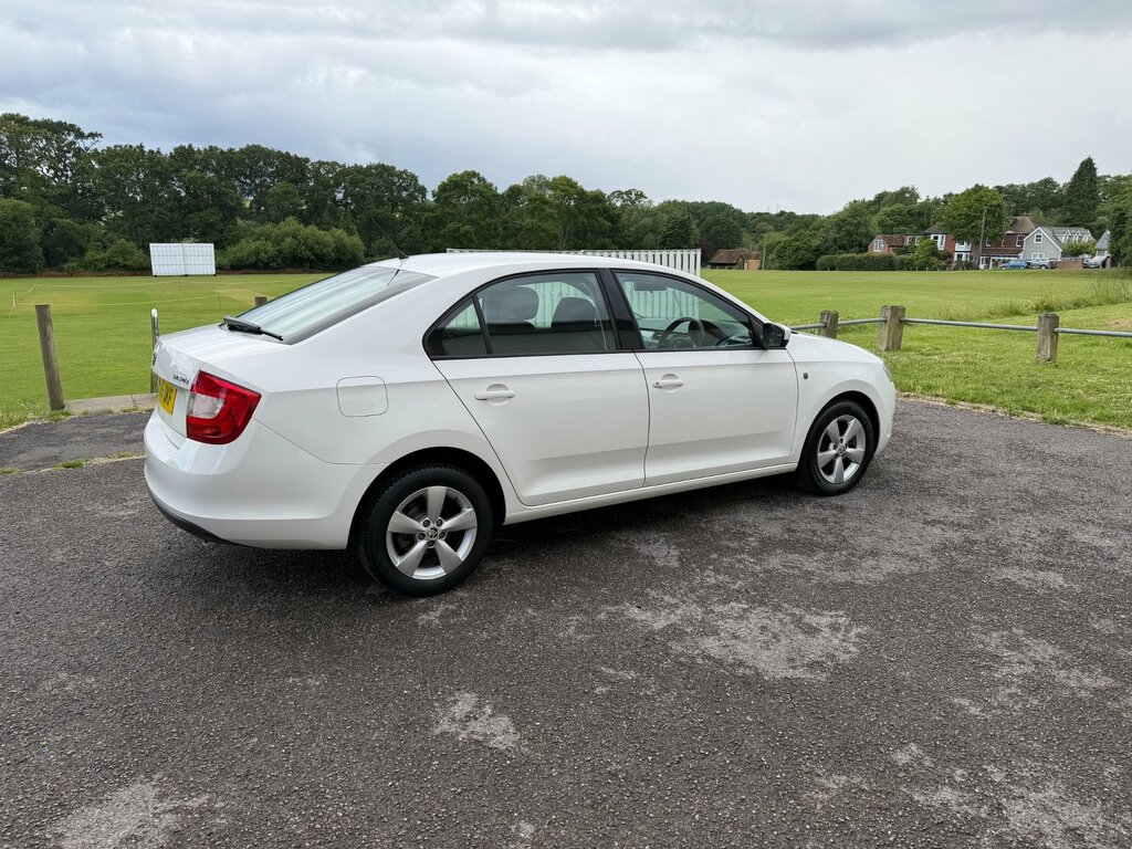 Skoda Rapid 1.2 Tsi Se Hatchback Euro 5 105 White #3