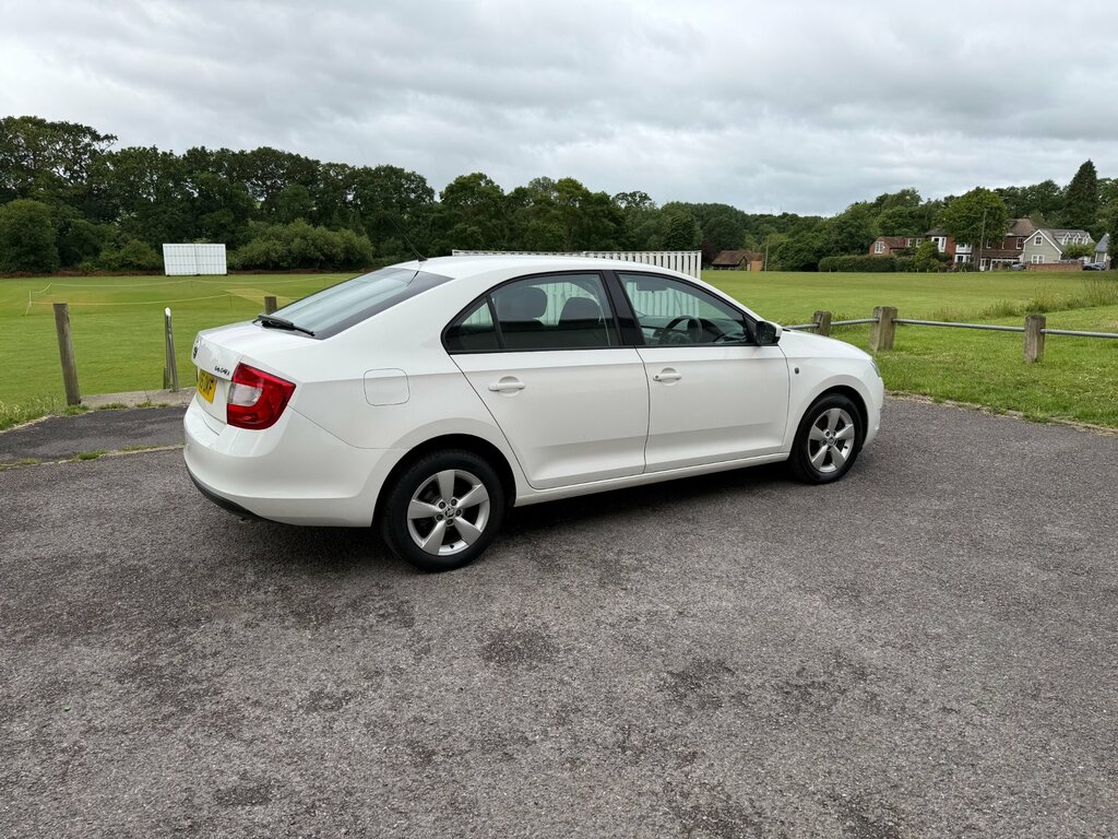 Skoda Rapid 1.2 Tsi Se Hatchback Euro 5 105 White #2