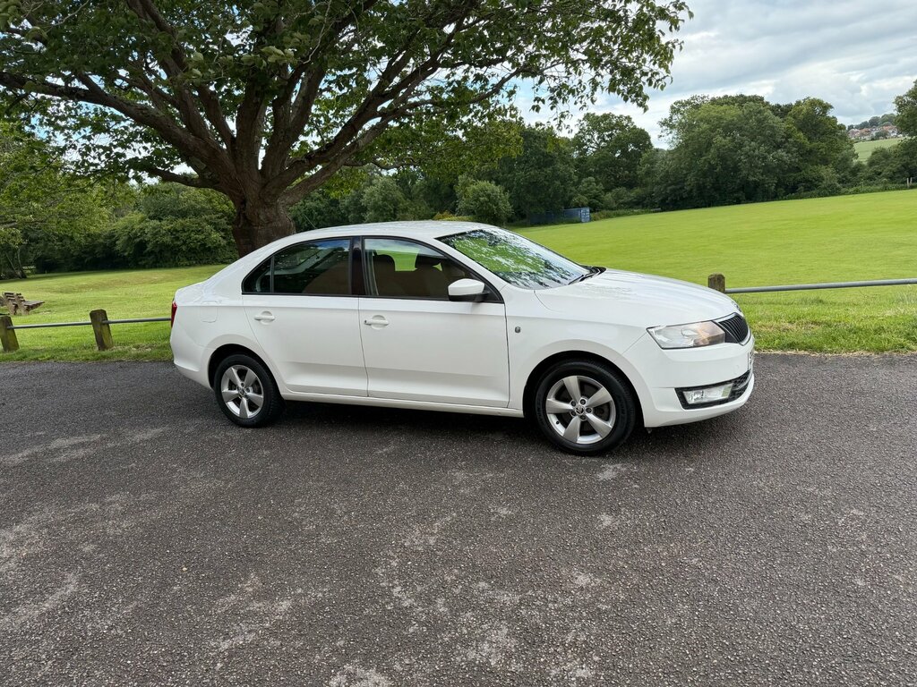 Skoda Rapid 1.2 Tsi Se Hatchback Euro 5 105 White #2