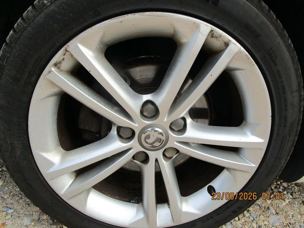 Vauxhall Insignia Hatchback Silver #25