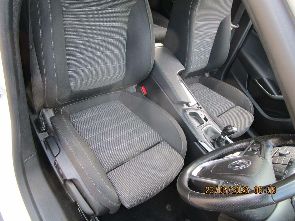 Vauxhall Insignia Hatchback Silver #3
