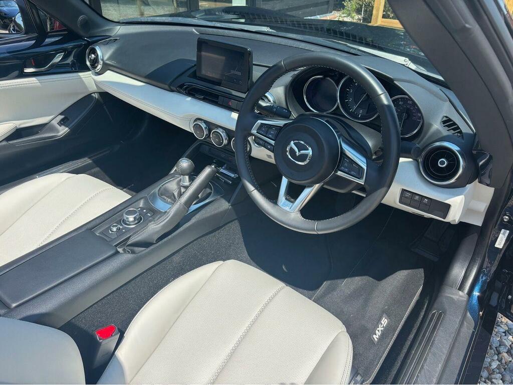 Mazda MX-5 1.5 132 Sport Red #21
