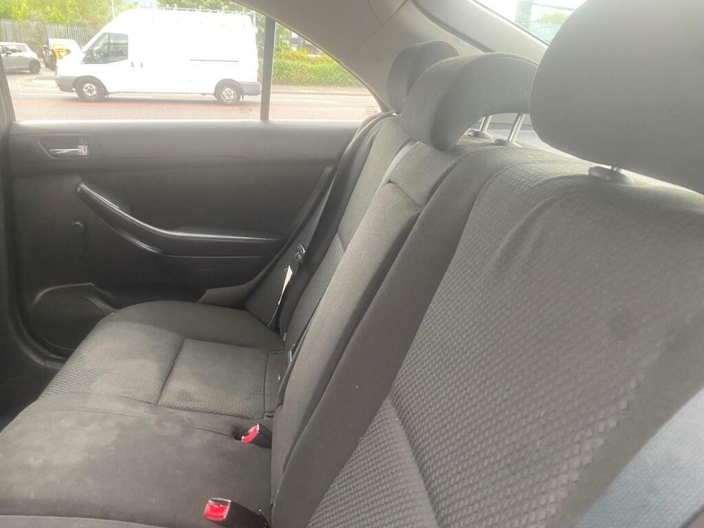 Toyota Avensis 2.0 Vvt-i T Spirit Silver #24