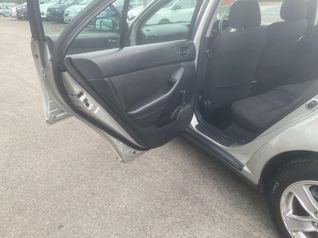 Toyota Avensis 2.0 Vvt-i T Spirit Silver #32