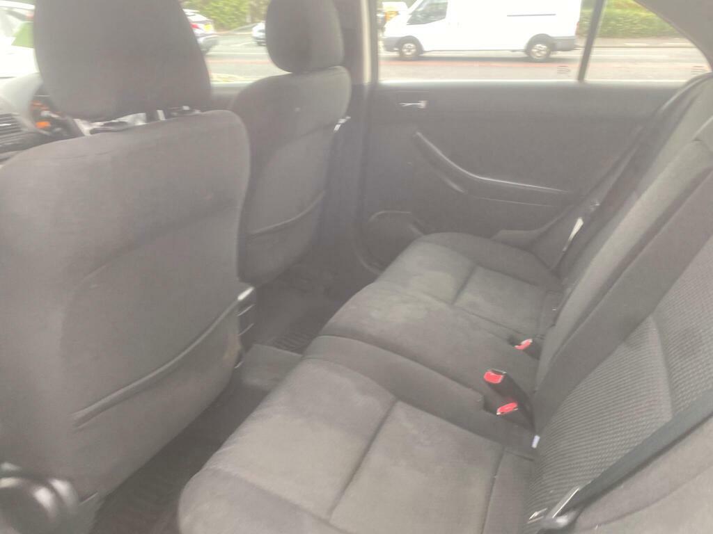 Toyota Avensis 2.0 Vvt-i T Spirit Silver #26