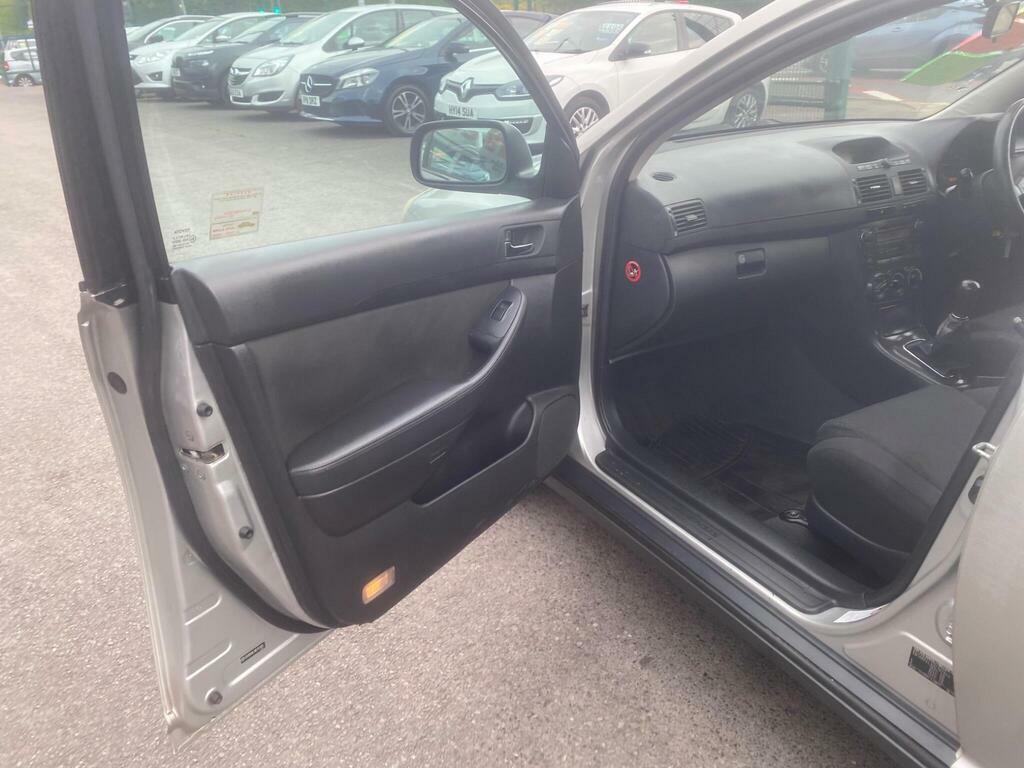 Toyota Avensis 2.0 Vvt-i T Spirit Silver #31