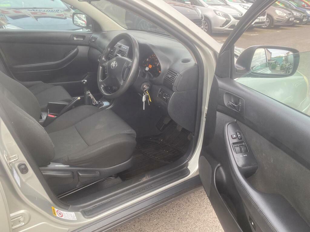 Toyota Avensis 2.0 Vvt-i T Spirit Silver #49
