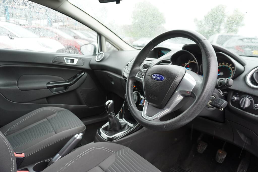 Ford Fiesta 1.25 Zetec Euro 5 CN63NYK White #4