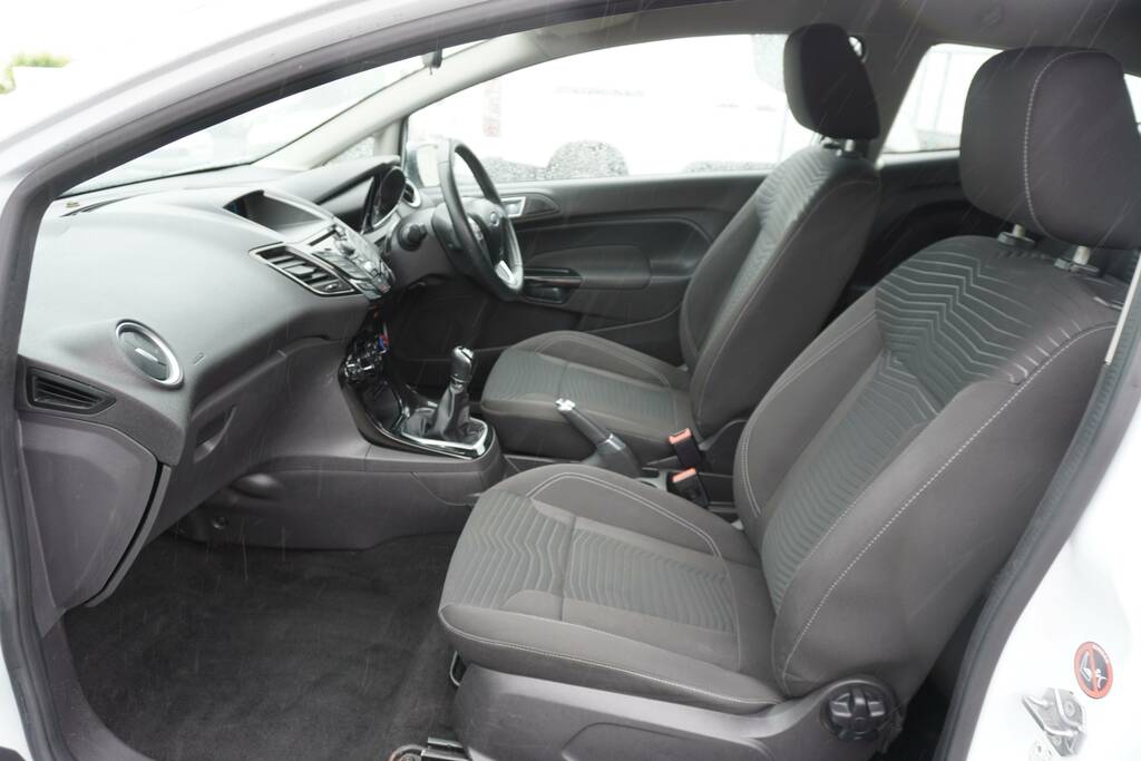 Ford Fiesta 1.25 Zetec Euro 5 CN63NYK White #6
