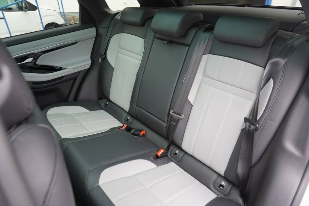 Land Rover Range Rover Evoque 1.5 P300e 12.2Kwh R-dynamic Se Suv Plug Brown #16