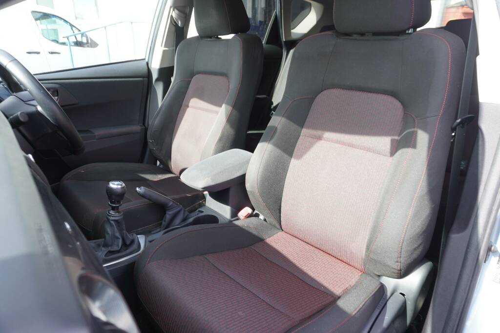 Toyota Auris Icon Silver #8