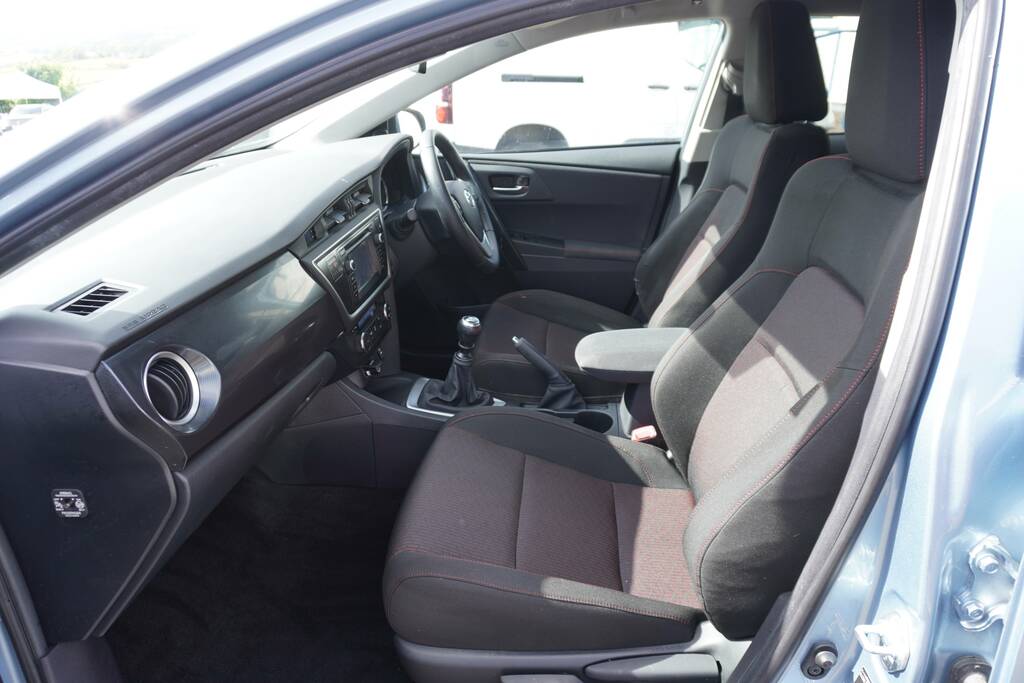 Toyota Auris Icon Silver #7
