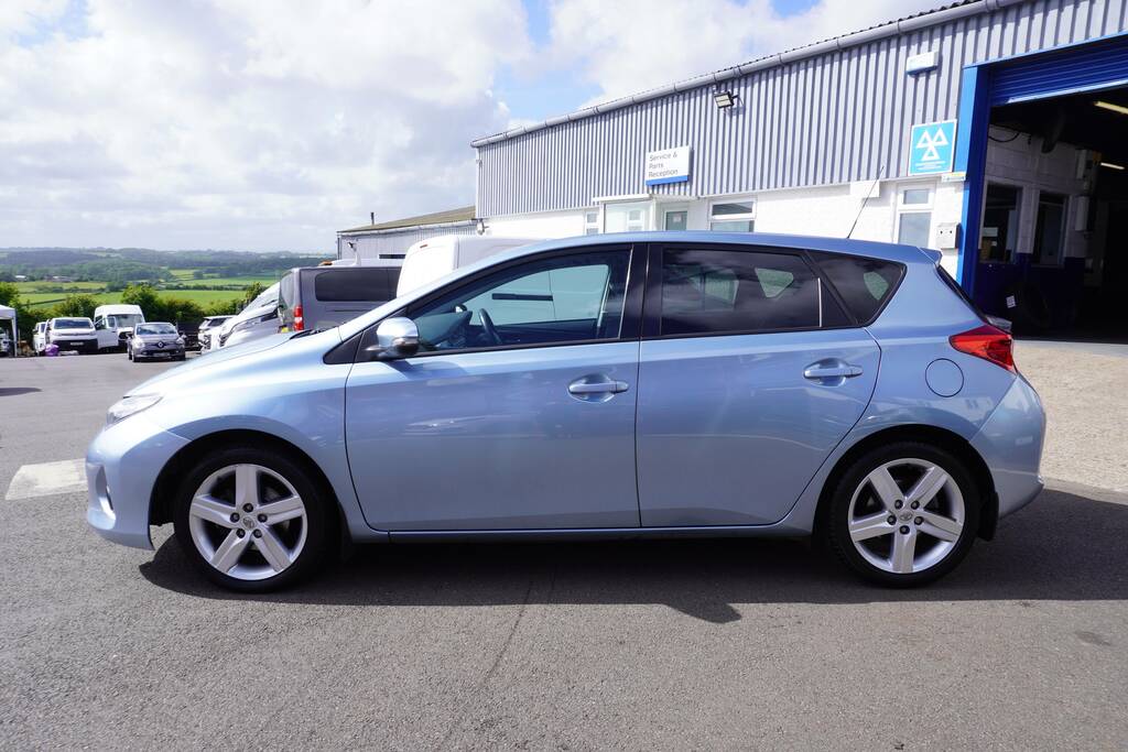 Toyota Auris Icon Silver #17