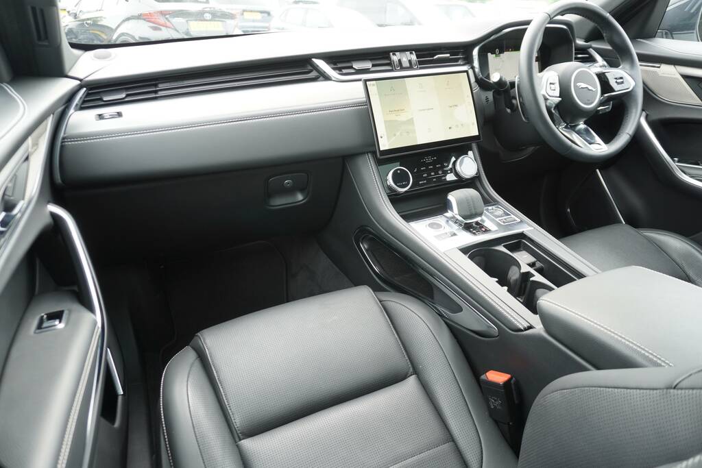 Jaguar F-Pace 2.0 D200 Mhev R-dynamic Se Black Suv Au Black #22