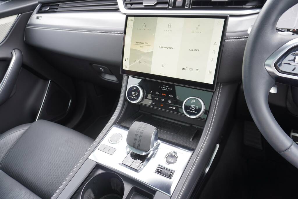 Jaguar F-Pace 2.0 D200 Mhev R-dynamic Se Black Suv Au Black #28