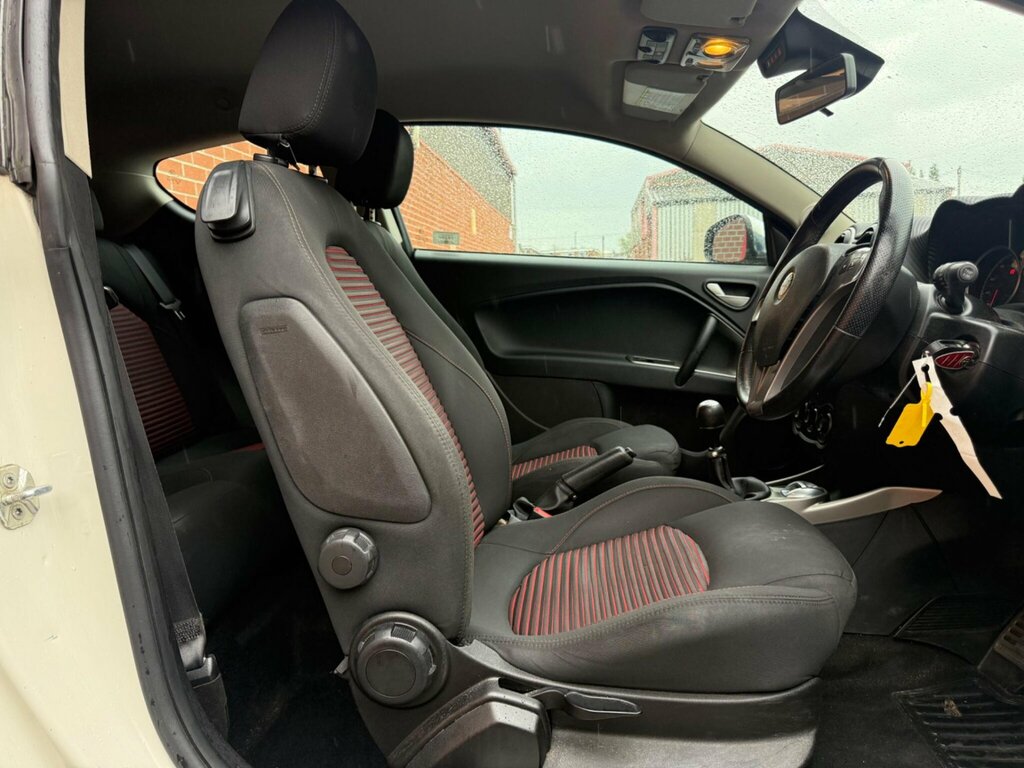 Alfa Romeo MiTo Distinctive Red #22