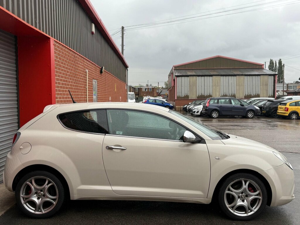 Alfa Romeo MiTo Distinctive Red #8