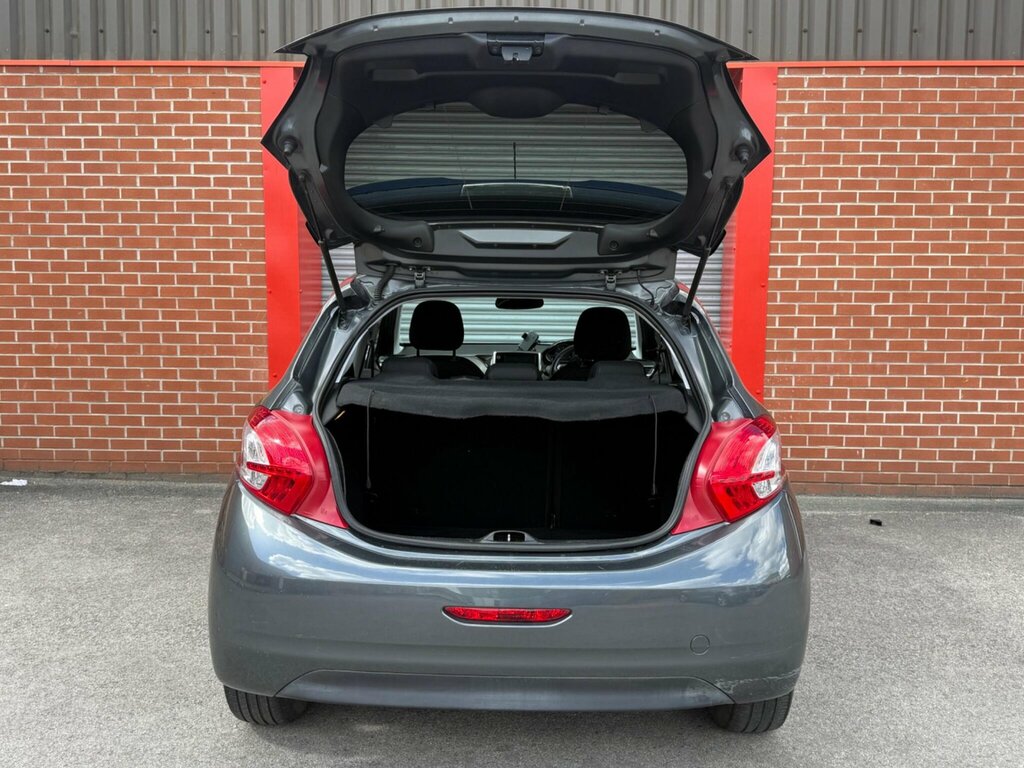Peugeot 208 Active Black #32