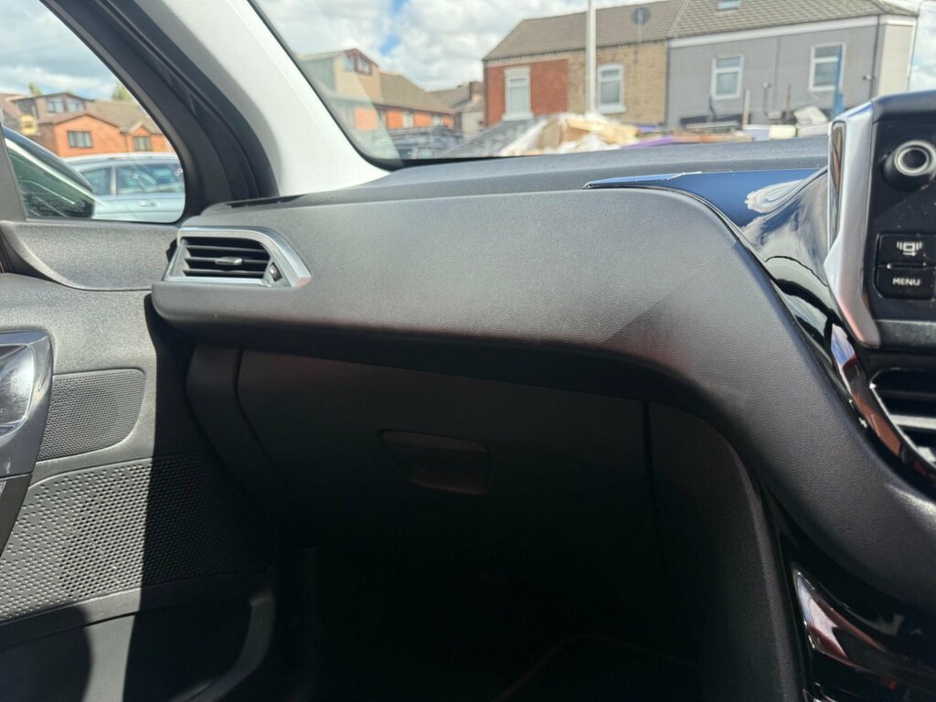Peugeot 208 Active Black #16
