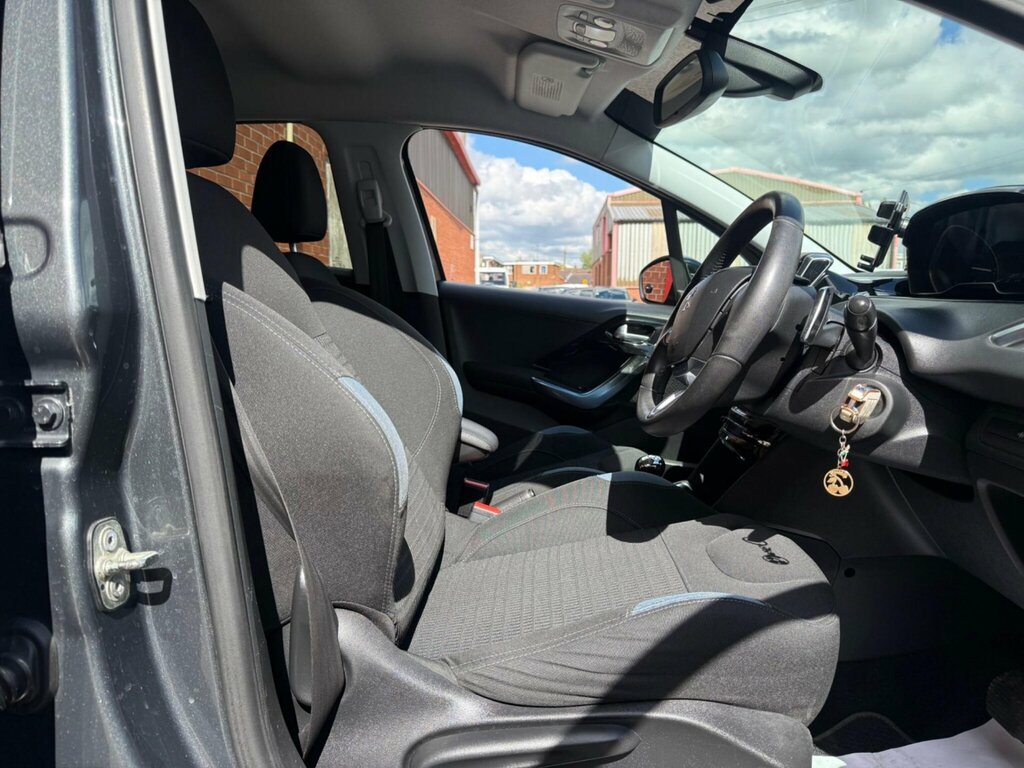 Peugeot 208 Active Black #18