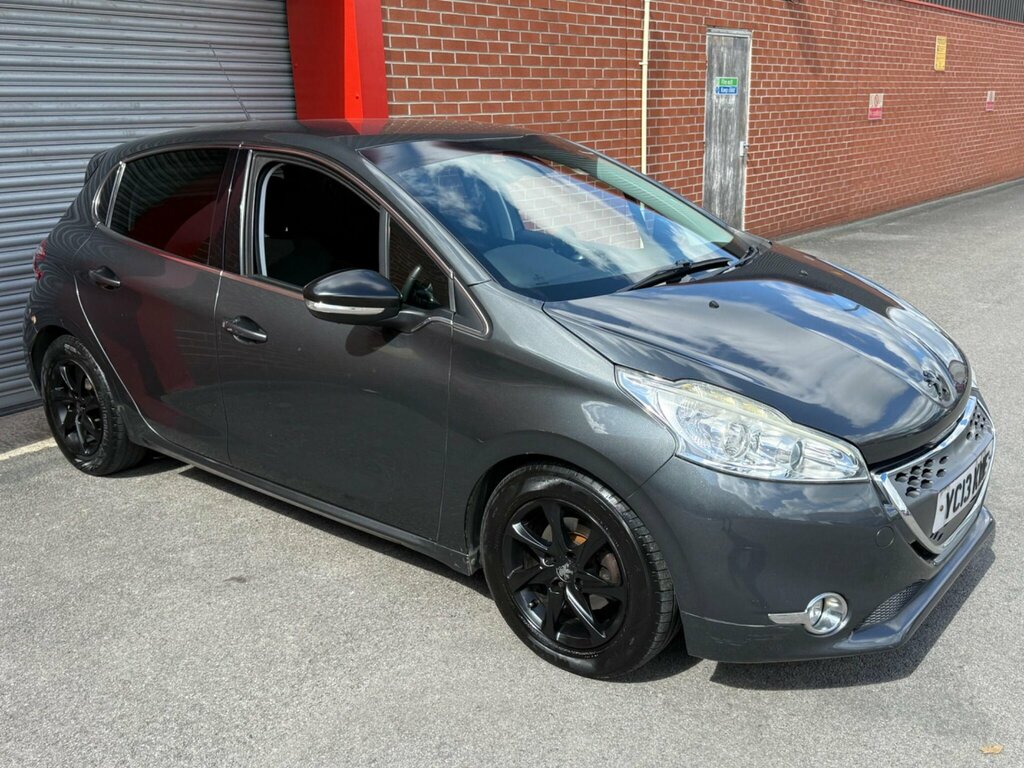 Peugeot 208 Active Black #2