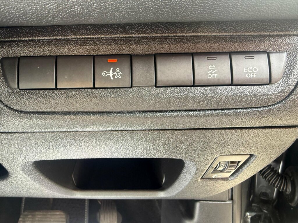 Peugeot 208 Active Black #9