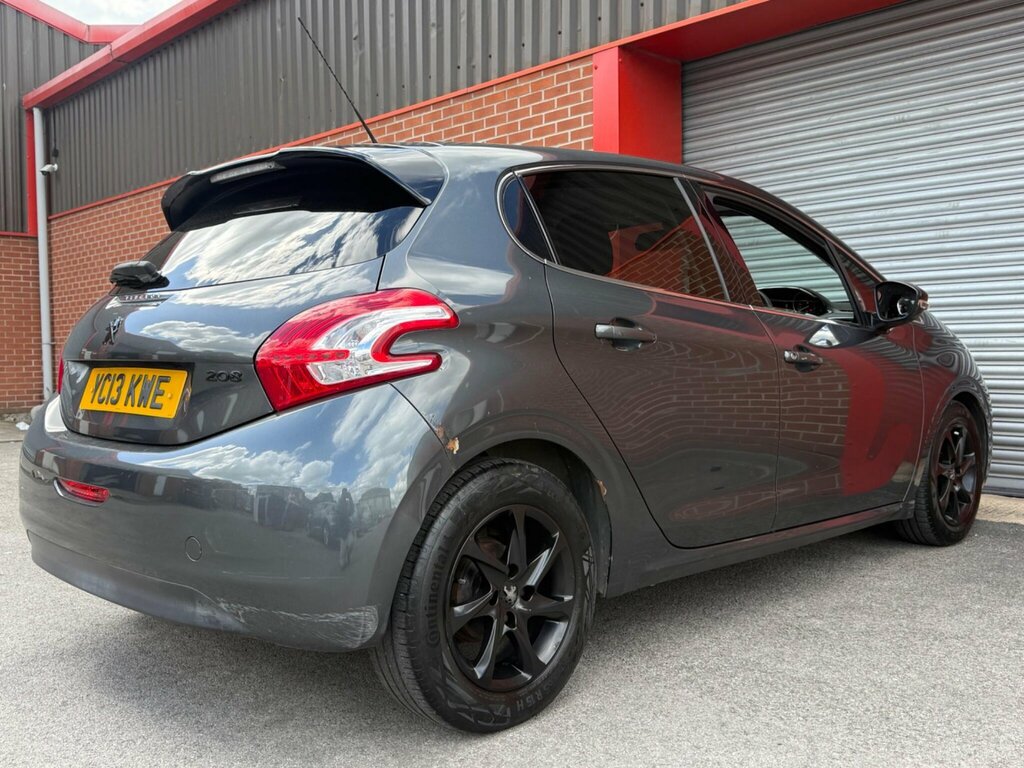 Peugeot 208 Active Black #30