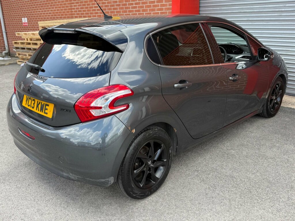 Peugeot 208 Active Black #31