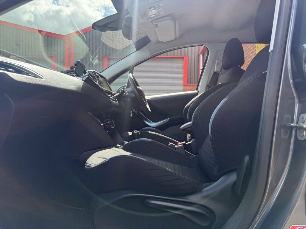 Peugeot 208 Active Black #20